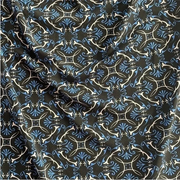 Maurices Size Medium Navy Blue Printed Casual Top - Picture 3 of 6